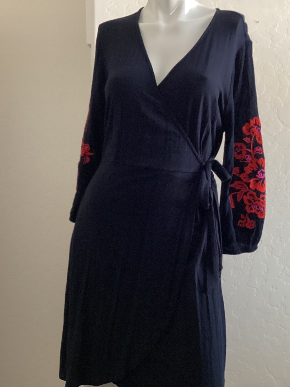 Skie Are Blue, size M, navy blue, faux wrap, embroidered at sleeves